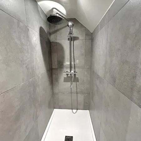 Les T4 Apartment